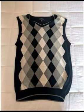 RW&CO. Men's Argyle V-Neck Sweater Vest in Black and Cream